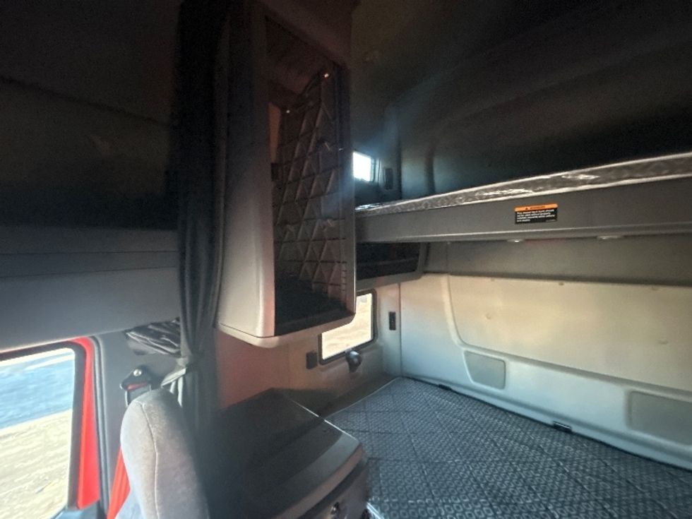 Sleeper Tractor-Heavy Duty Tractors-International-2021-LT625-Montgomery-NY-372,314\n\t\tmiles-$ 31,000 - Image 19