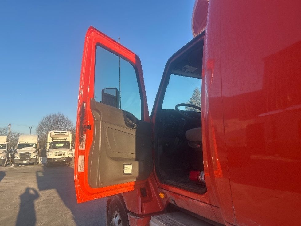 Sleeper Tractor-Heavy Duty Tractors-International-2021-LT625-Montgomery-NY-372,314\n\t\tmiles-$ 31,000 - Image 9