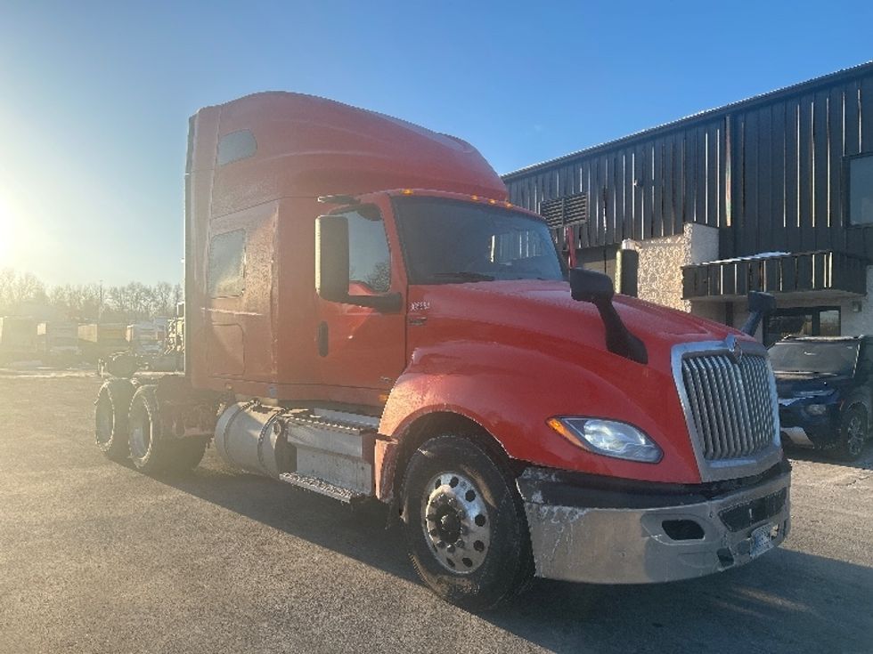 Sleeper Tractor-Heavy Duty Tractors-International-2021-LT625-Montgomery-NY-372,572\n\t\tmiles-$ 32,000 - Image 1