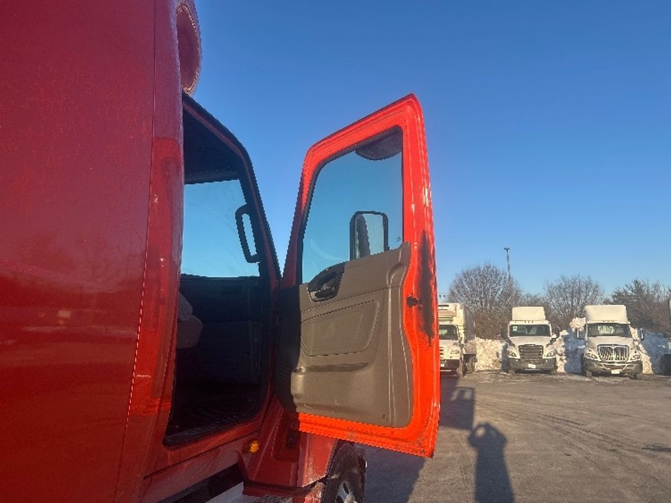 Sleeper Tractor-Heavy Duty Tractors-International-2021-LT625-Montgomery-NY-372,572\n\t\tmiles-$ 32,000 - Image 13