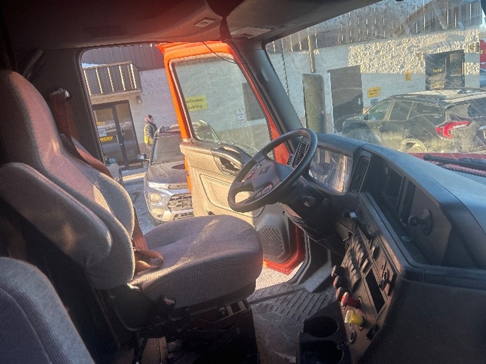 Sleeper Tractor-Heavy Duty Tractors-International-2021-LT625-Montgomery-NY-372,572\n\t\tmiles-$ 32,000 - Image 15