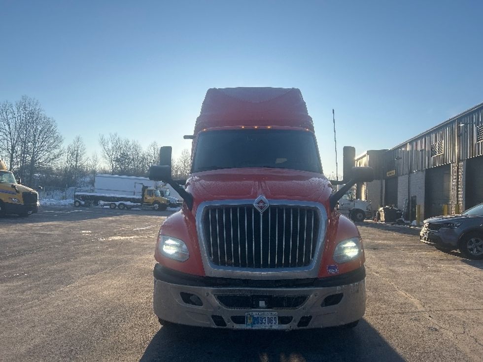 Sleeper Tractor-Heavy Duty Tractors-International-2021-LT625-Montgomery-NY-372,572\n\t\tmiles-$ 32,000 - Image 2