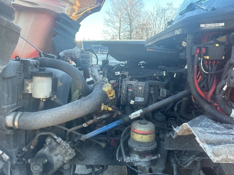Sleeper Tractor-Heavy Duty Tractors-International-2021-LT625-Montgomery-NY-372,572\n\t\tmiles-$ 32,000 - Image 21