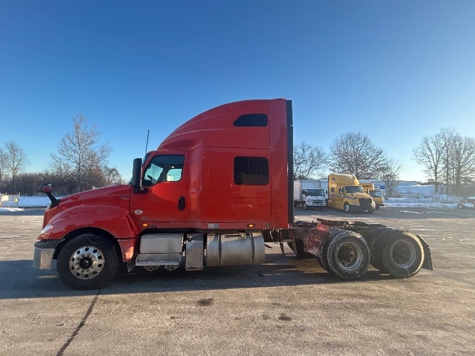 Sleeper Tractor-Heavy Duty Tractors-International-2021-LT625-Montgomery-NY-372,572\n\t\tmiles-$ 32,000 - Image 4