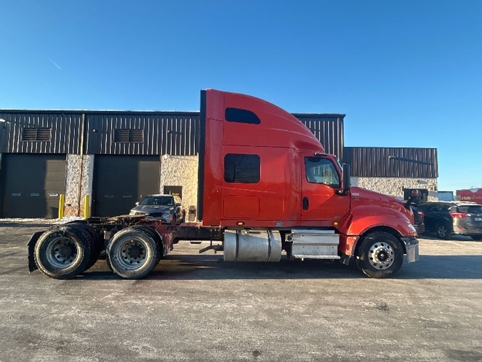 Sleeper Tractor-Heavy Duty Tractors-International-2021-LT625-Montgomery-NY-372,572\n\t\tmiles-$ 32,000 - Image 8
