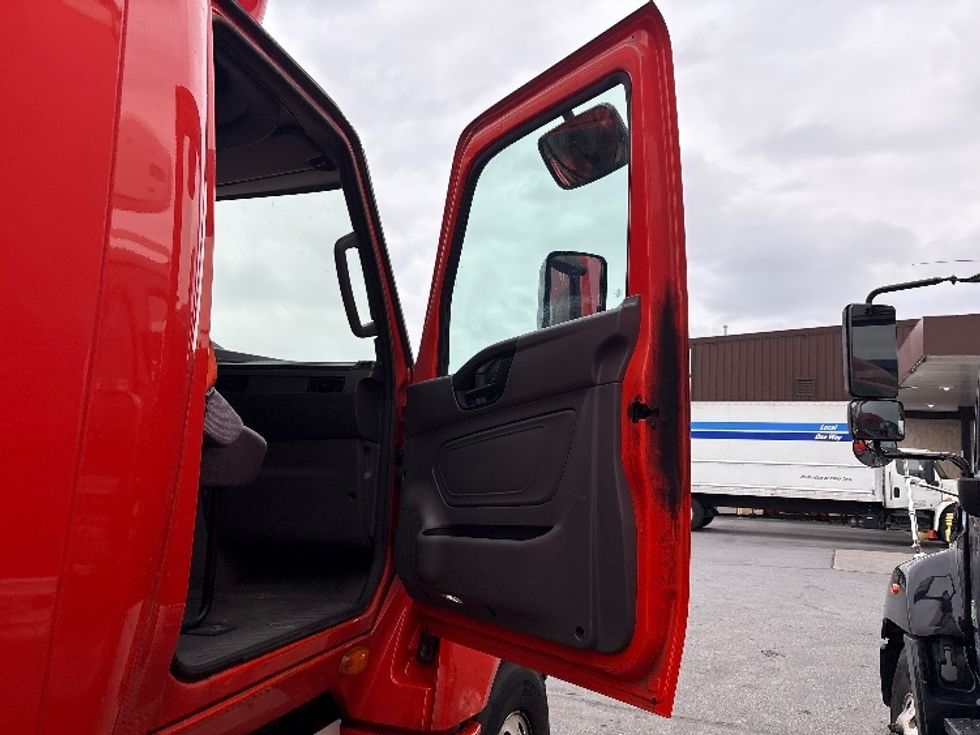 Sleeper Tractor-Heavy Duty Tractors-International-2021-LT625-Montgomery-NY-379,191\n\t\tmiles-$ 31,750 - Image 13