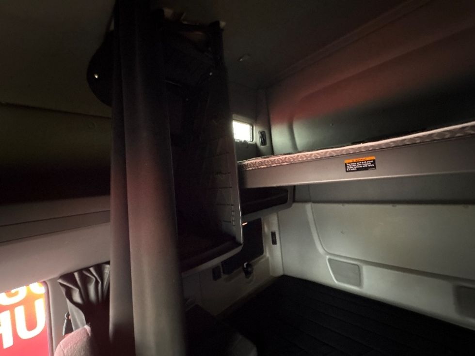 Sleeper Tractor-Heavy Duty Tractors-International-2021-LT625-Montgomery-NY-379,191\n\t\tmiles-$ 31,750 - Image 19