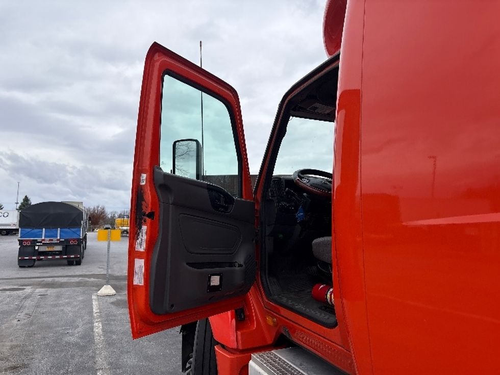 Sleeper Tractor-Heavy Duty Tractors-International-2021-LT625-Montgomery-NY-379,191\n\t\tmiles-$ 31,750 - Image 9