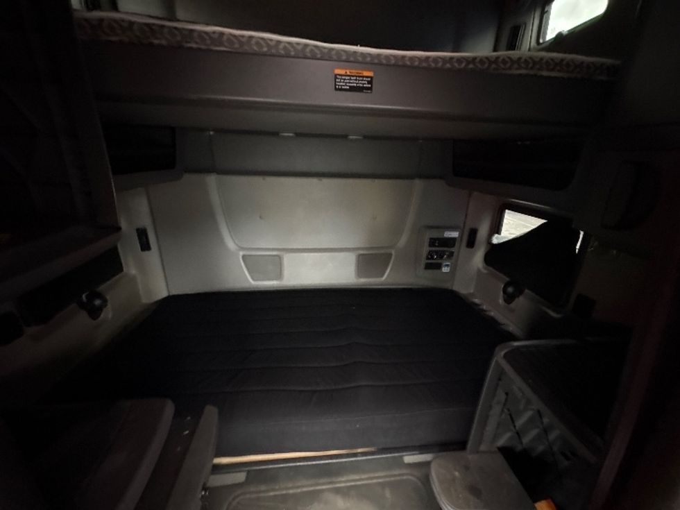 Sleeper Tractor-Heavy Duty Tractors-International-2021-LT625-Montgomery-NY-379,191\n\t\tmiles-$ 36,500 - Image 17