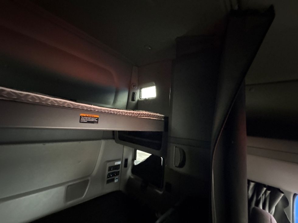 Sleeper Tractor-Heavy Duty Tractors-International-2021-LT625-Montgomery-NY-379,191\n\t\tmiles-$ 36,500 - Image 18