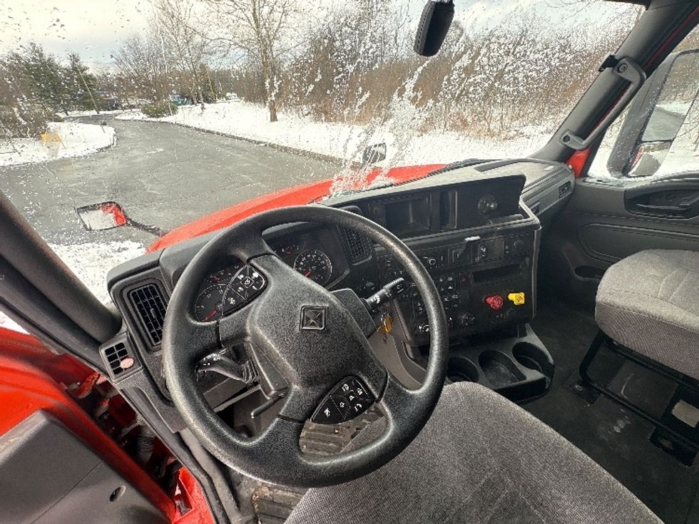 Sleeper Tractor-Heavy Duty Tractors-International-2021-LT625-Montgomery-NY-413,016\n\t\tmiles-$ 29,250 - Image 10