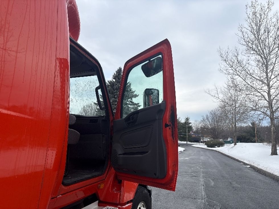 Sleeper Tractor-Heavy Duty Tractors-International-2021-LT625-Montgomery-NY-413,016\n\t\tmiles-$ 29,250 - Image 13