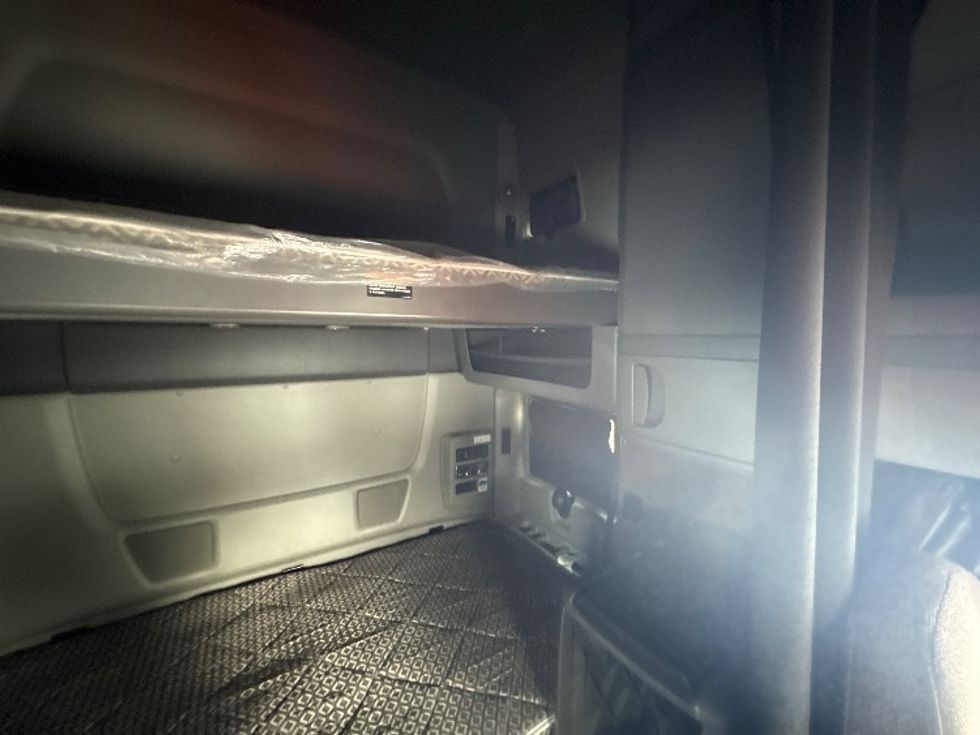 Sleeper Tractor-Heavy Duty Tractors-International-2021-LT625-Montgomery-NY-413,016\n\t\tmiles-$ 29,250 - Image 18