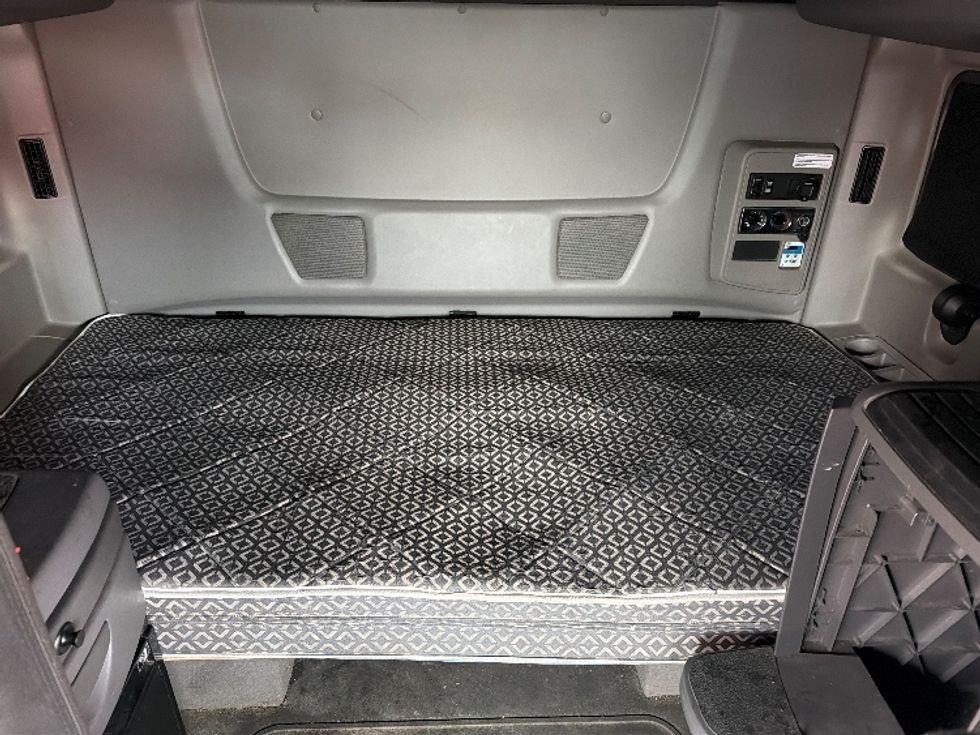 Sleeper Tractor-Heavy Duty Tractors-International-2021-LT625-Montgomery-NY-419,200\n\t\tmiles-$ 29,000 - Image 16