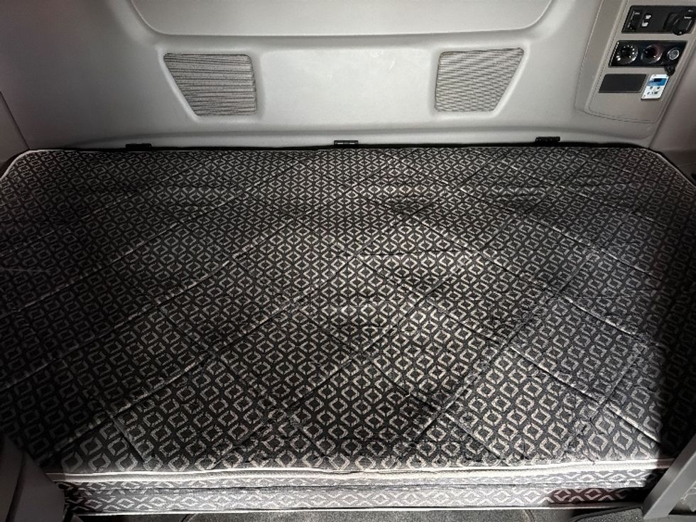 Sleeper Tractor-Heavy Duty Tractors-International-2021-LT625-Montgomery-NY-419,200\n\t\tmiles-$ 29,000 - Image 17