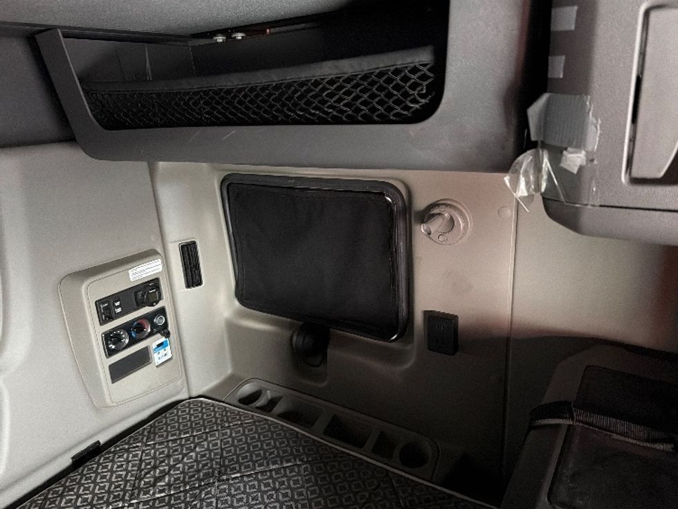 Sleeper Tractor-Heavy Duty Tractors-International-2021-LT625-Montgomery-NY-419,200\n\t\tmiles-$ 29,000 - Image 18