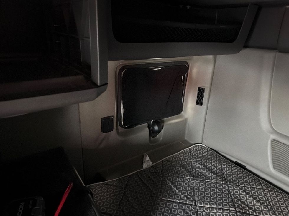 Sleeper Tractor-Heavy Duty Tractors-International-2021-LT625-Montgomery-NY-419,200\n\t\tmiles-$ 29,000 - Image 19