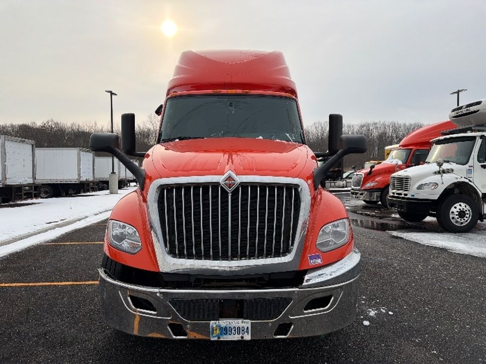 Sleeper Tractor-Heavy Duty Tractors-International-2021-LT625-Montgomery-NY-419,200\n\t\tmiles-$ 29,000 - Image 2