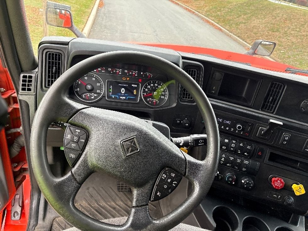 Sleeper Tractor-Heavy Duty Tractors-International-2021-LT625-Montgomery-NY-430,380\n\t\tmiles-$ 33,250 - Image 11