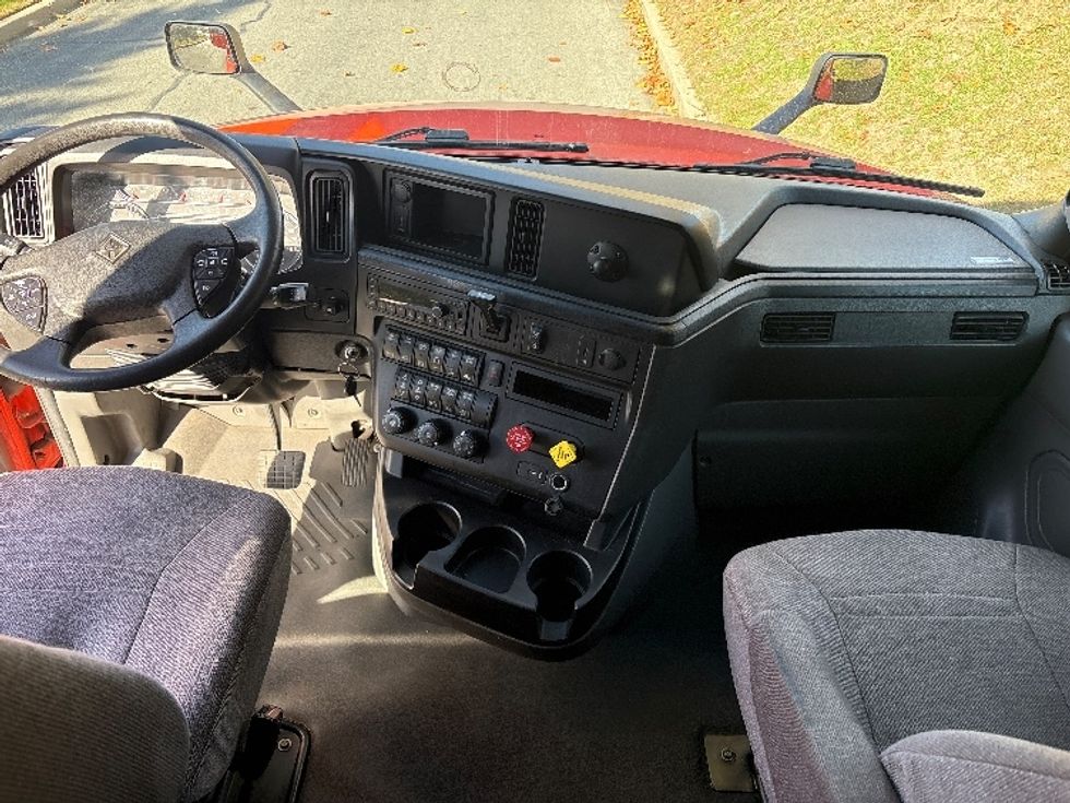 Sleeper Tractor-Heavy Duty Tractors-International-2021-LT625-Montgomery-NY-438,196\n\t\tmiles-$ 32,750 - Image 12