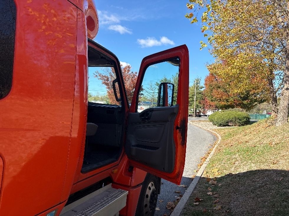 Sleeper Tractor-Heavy Duty Tractors-International-2021-LT625-Montgomery-NY-438,196\n\t\tmiles-$ 32,750 - Image 13