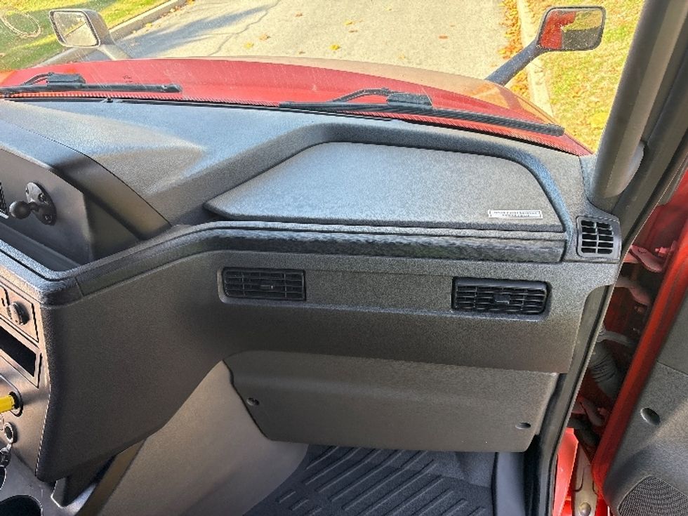 Sleeper Tractor-Heavy Duty Tractors-International-2021-LT625-Montgomery-NY-438,196\n\t\tmiles-$ 32,750 - Image 14