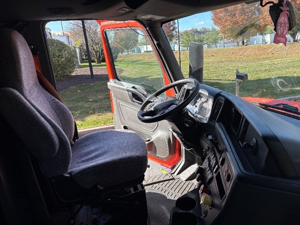 Sleeper Tractor-Heavy Duty Tractors-International-2021-LT625-Montgomery-NY-438,196\n\t\tmiles-$ 32,750 - Image 15