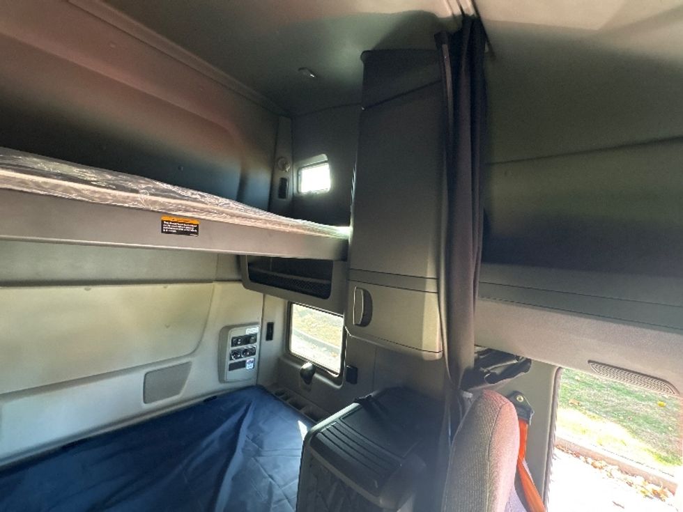 Sleeper Tractor-Heavy Duty Tractors-International-2021-LT625-Montgomery-NY-438,196\n\t\tmiles-$ 32,750 - Image 18