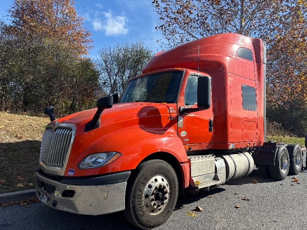 2021 International LT625 LT photo 3