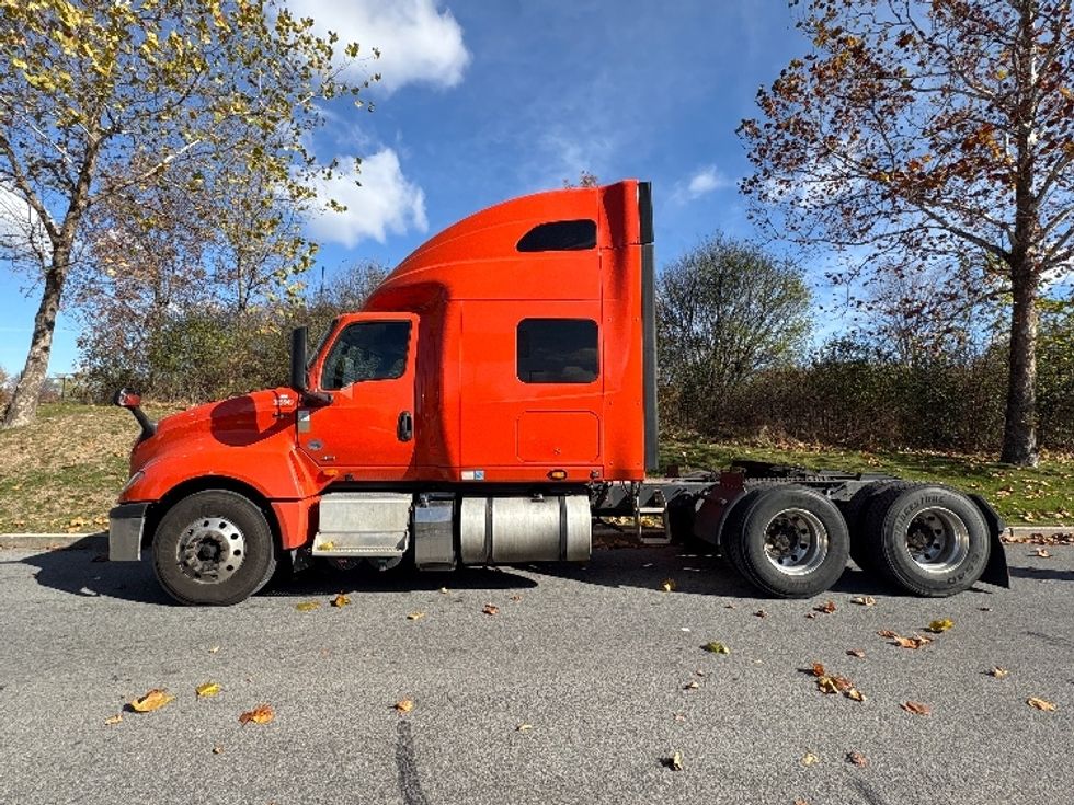 2021 International LT625 LT photo 4