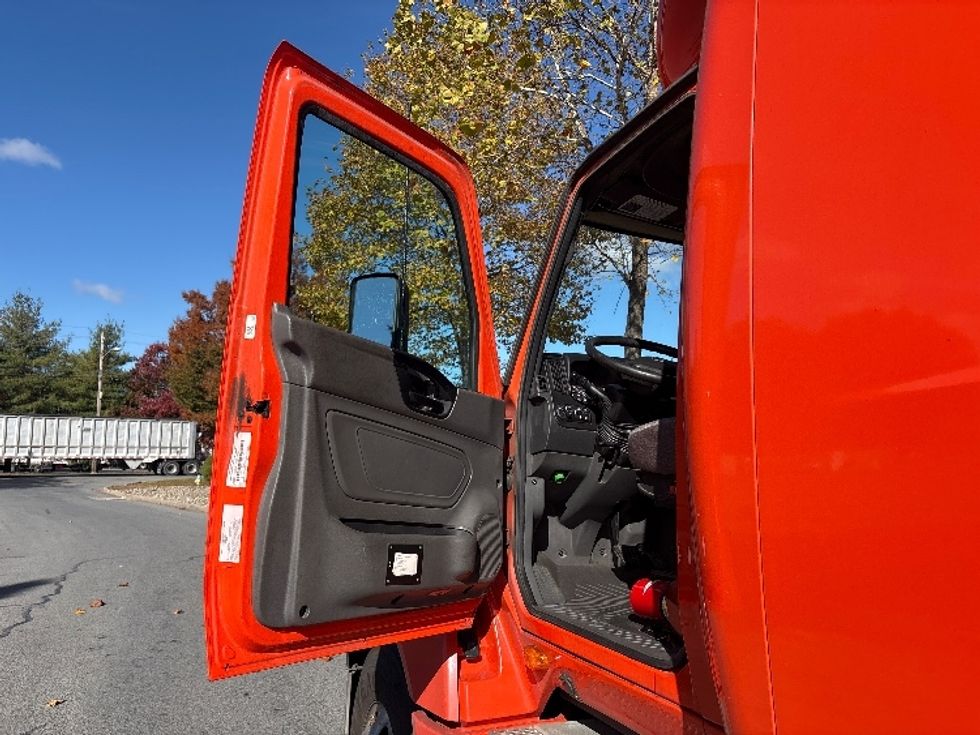 Sleeper Tractor-Heavy Duty Tractors-International-2021-LT625-Montgomery-NY-438,196\n\t\tmiles-$ 32,750 - Image 9