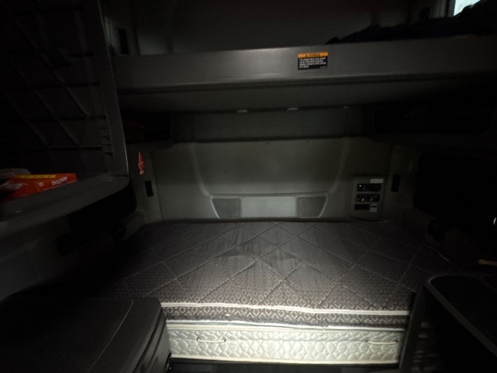 Sleeper Tractor-Heavy Duty Tractors-International-2021-LT625-Montgomery-NY-479,482\n\t\tmiles-$ 28,250 - Image 16