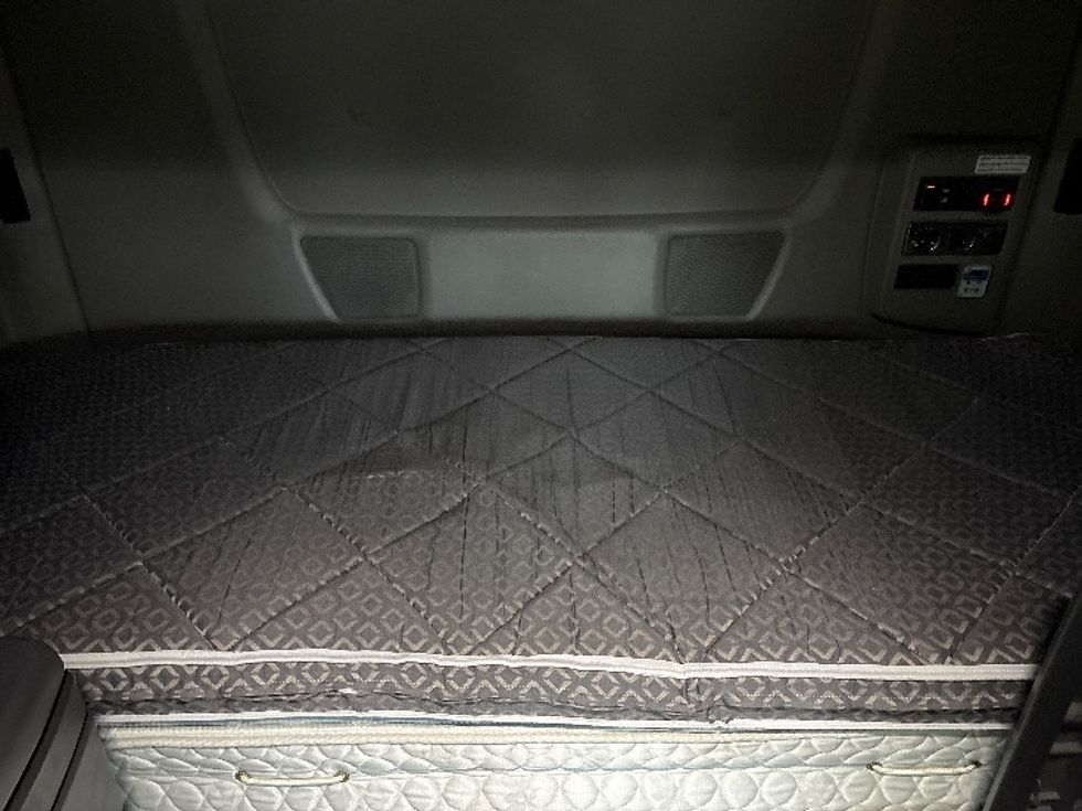 Sleeper Tractor-Heavy Duty Tractors-International-2021-LT625-Montgomery-NY-479,482\n\t\tmiles-$ 28,250 - Image 17