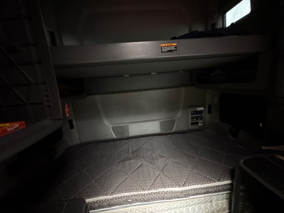 Sleeper Tractor-Heavy Duty Tractors-International-2021-LT625-Montgomery-NY-479,482\n\t\tmiles-$ 28,250 - Image 18