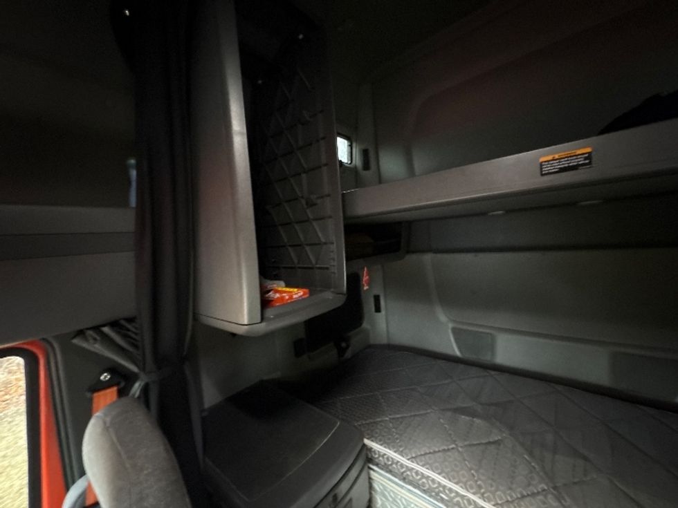 Sleeper Tractor-Heavy Duty Tractors-International-2021-LT625-Montgomery-NY-479,482\n\t\tmiles-$ 28,250 - Image 19