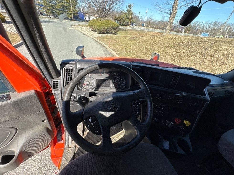 Sleeper Tractor-Heavy Duty Tractors-International-2021-LT625-Montgomery-NY-485,877\n\t\tmiles-$ 27,750 - Image 11