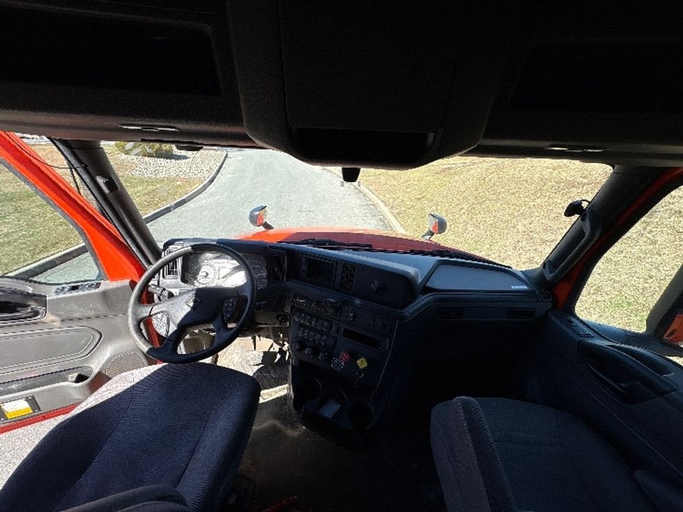 Sleeper Tractor-Heavy Duty Tractors-International-2021-LT625-Montgomery-NY-485,877\n\t\tmiles-$ 27,750 - Image 12