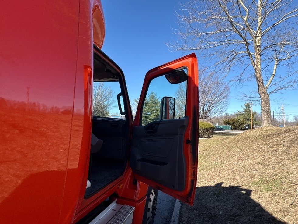 Sleeper Tractor-Heavy Duty Tractors-International-2021-LT625-Montgomery-NY-485,877\n\t\tmiles-$ 27,750 - Image 13