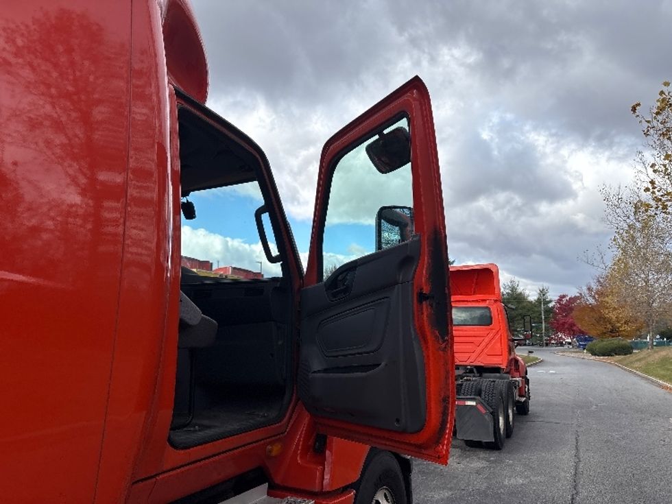 Sleeper Tractor-Heavy Duty Tractors-International-2021-LT625-Montgomery-NY-489,074\n\t\tmiles-$ 28,500 - Image 13