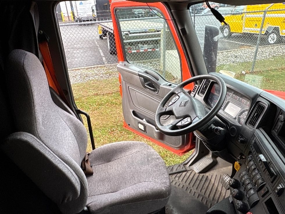 Sleeper Tractor-Heavy Duty Tractors-International-2021-LT625-Montgomery-NY-489,074\n\t\tmiles-$ 28,500 - Image 15