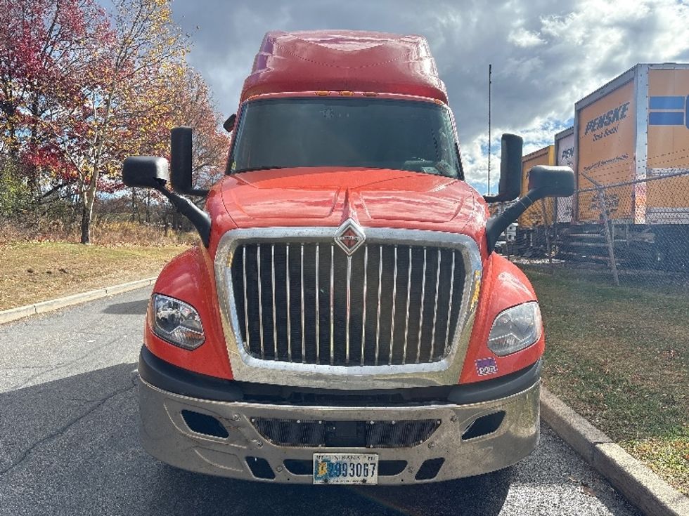 Sleeper Tractor-Heavy Duty Tractors-International-2021-LT625-Montgomery-NY-489,074\n\t\tmiles-$ 28,500 - Image 2