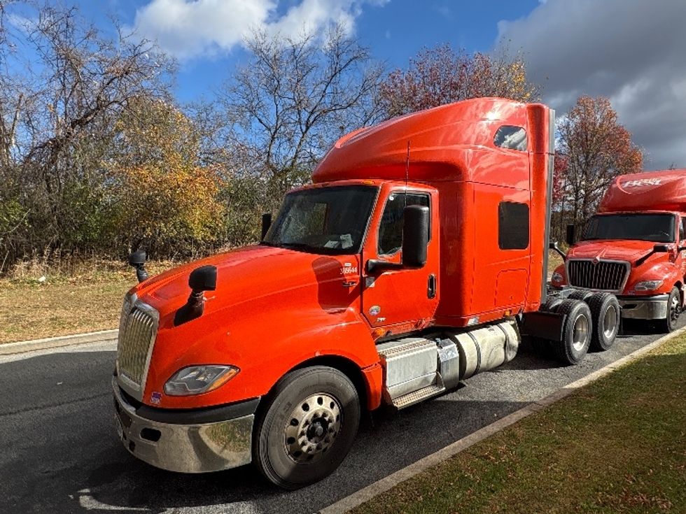Sleeper Tractor-Heavy Duty Tractors-International-2021-LT625-Montgomery-NY-489,074\n\t\tmiles-$ 28,500 - Image 3