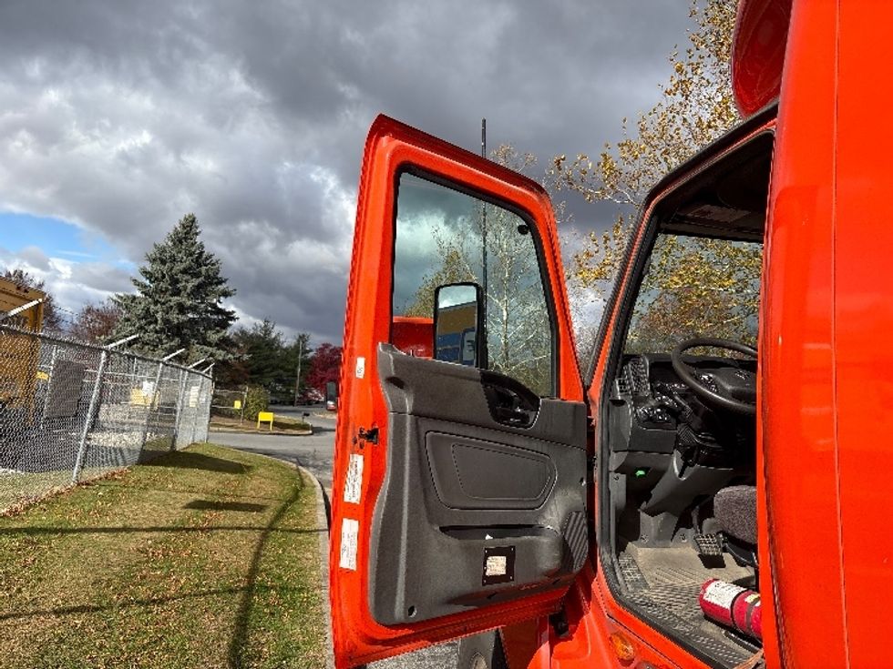 Sleeper Tractor-Heavy Duty Tractors-International-2021-LT625-Montgomery-NY-489,074\n\t\tmiles-$ 28,500 - Image 9