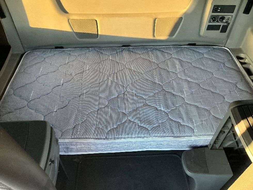 Sleeper Tractor-Heavy Duty Tractors-International-2021-LT625-Richland-MS-524,437\n\t\tmiles-$ 48,500 - Image 17