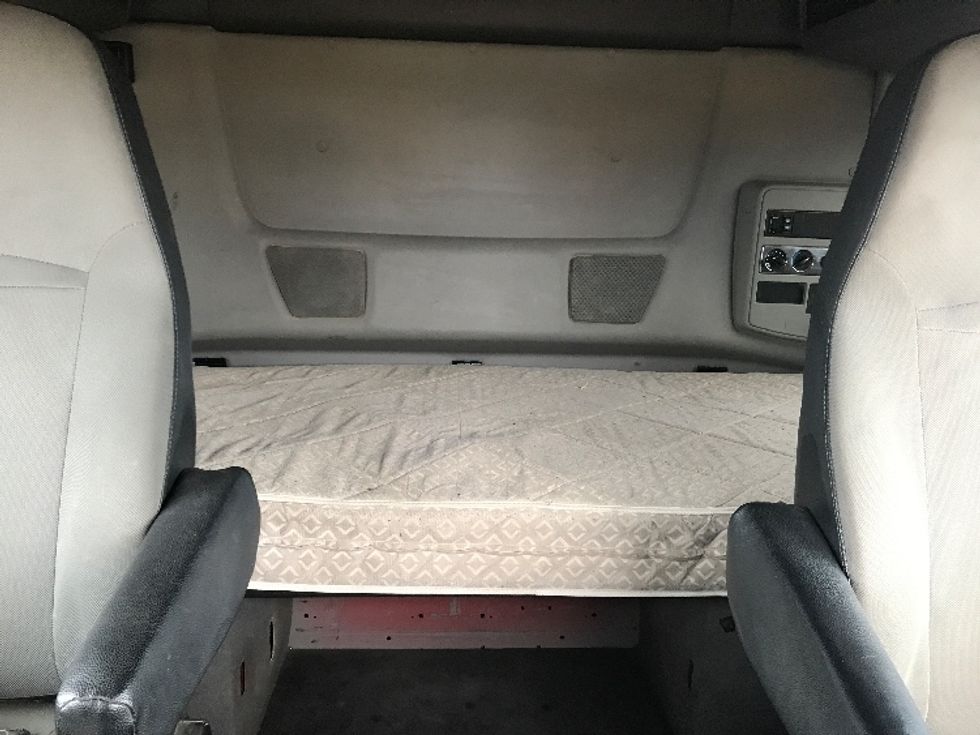 Sleeper Tractor-Heavy Duty Tractors-International-2021-LT625-Sioux Falls-SD-180,574\n\t\tmiles-$ 77,500 - Image 16