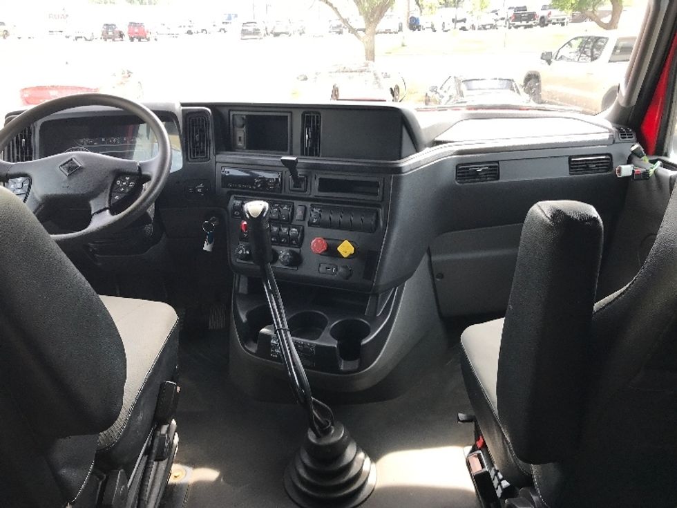 Sleeper Tractor-Heavy Duty Tractors-International-2021-LT625-Sioux Falls-SD-216,381\n\t\tmiles-$ 75,500 - Image 12