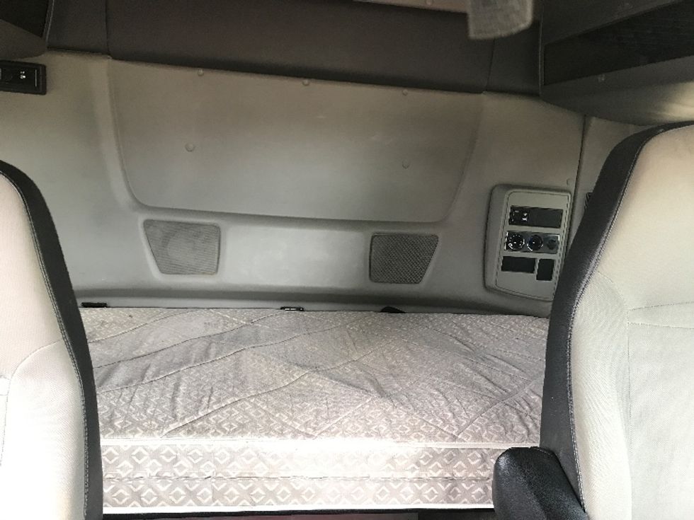 Sleeper Tractor-Heavy Duty Tractors-International-2021-LT625-Sioux Falls-SD-216,381\n\t\tmiles-$ 75,500 - Image 16