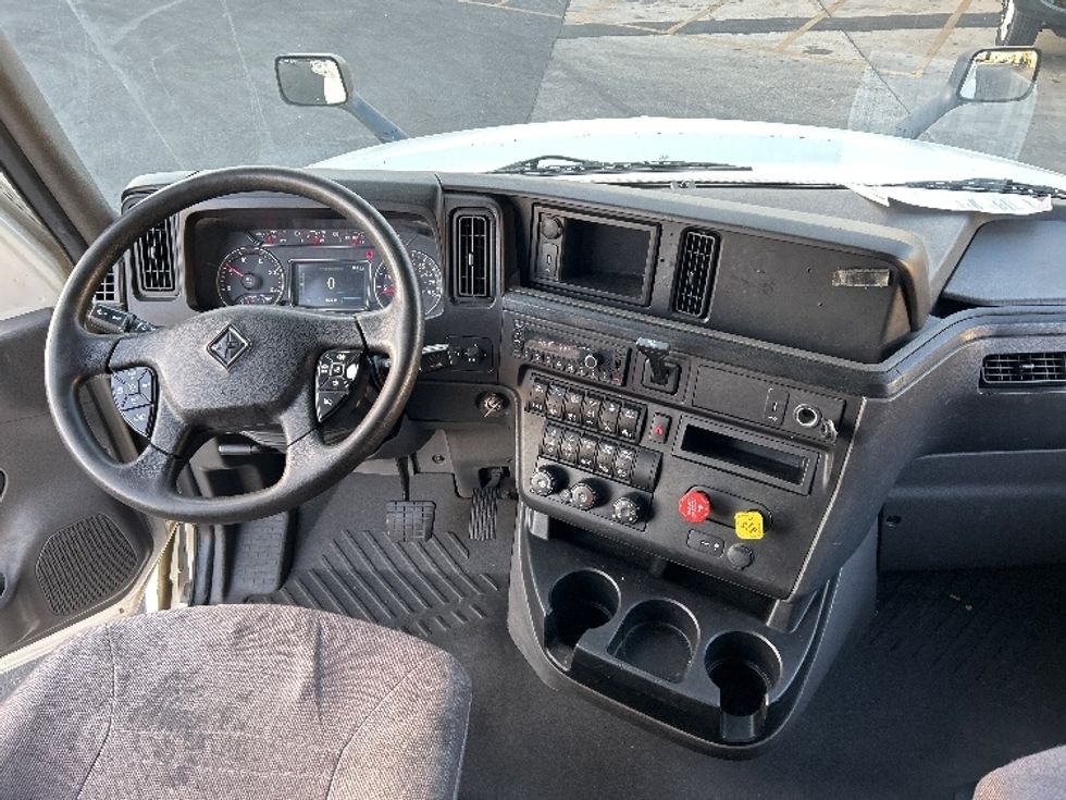 Sleeper Tractor-Heavy Duty Tractors-International-2021-LT625-Torrance-CA-423,153\n\t\tmiles-$ 58,500 - Image 12