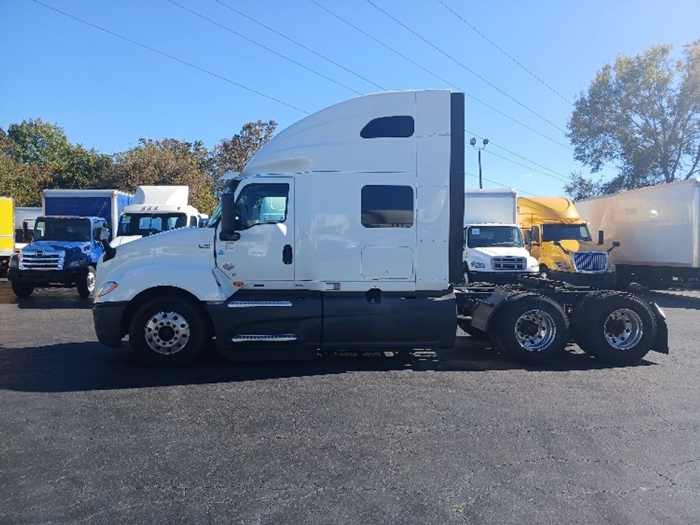 Sleeper Tractor-Heavy Duty Tractors-International-2021-LT625-Winston Salem-NC-565,213\n\t\tmiles-$ 43,500 - Image 4