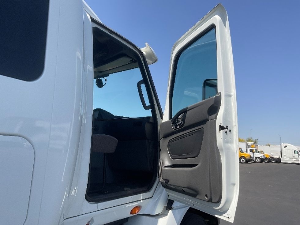 Sleeper Tractor-Heavy Duty Tractors-International-2021-RH613-Phoenix-AZ-227,942\n\t\tmiles-$ 55,250 - Image 13